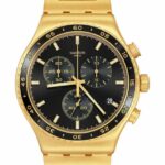Reloj Swatch YVG418G Unisex Cronógrafo Caja Redonda 43 mm Correa de Acero Inoxidable Color Oro Dial Negro Resistente al