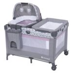 Baby Trend Centro de Guardería con Cuna con Balanceo, Cápsula de Sueño, Cambiador con Volteado, Rosa Daisy
