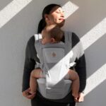 Portabebés Ergobaby Alta Asiento de Cadera 2 en 1 Malla Transpirable Gris Perla 4 a 48 Meses Hasta 25 Libras