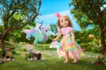 American Girl WellieWishers Muñeca Camille 14.5 pulgadas con Crisella the Dragon Vestido y Accesorios Modelo HYK30