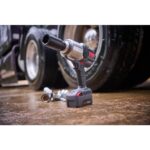 Llave de Impacto Inalámbrica Ingersoll Rand W8191-K2 1 Pulgada 20V 2000 ft-lb Kit con 2 Baterías
