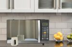 Emerson MWG1191SB - Horno microondas de 1.1 pies cúbicos con función de parrilla incorporada, potencia de 1100 W, acero