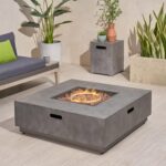 Fogata Cuadrada de Hierro Christopher Knight Home Wellin 311229 con Soporte para Tanque 50000 BTU