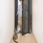 Puerta de Seguridad para Gatos Richell 94952 Extra Alta 70 Pulgadas Acero Negro 28 a 37.5 Pulgadas de Ancho
