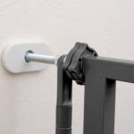 Puerta de Seguridad para Gatos Richell 94952 Extra Alta 70 Pulgadas Acero Negro 28 a 37.5 Pulgadas de Ancho