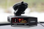 Detector de Radar y Láser Uniden R8W Extreme Long Range con Kit de Cableado Inteligente RDA-HDWKT