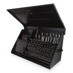 Montezuma Caja de herramientas triangular de acero resistente de 41" x 18" (acero, negro plano)