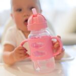 Botella con Popote Dr. Brown's Milestones WB92023-WEB Cuello Ancho 9 Onzas Gris y Rosa 2 Unidades Paquete de 6