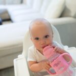 Botella con Popote Dr. Brown's Milestones WB92023-WEB Cuello Ancho 9 Onzas Gris y Rosa 2 Unidades Paquete de 6