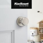 Kwikset Maven - Pomo de puerta de paso interior, manija para puertas de armario y pasillo, pomo redondo sin bloqueo en n