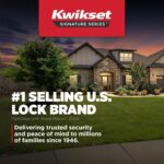 Kwikset Pismo - Pomo de puerta de privacidad interior con cerradura, manija de puerta para baño y dormitorio, pomo de pu