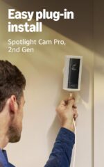 Kit Ring Spotlight Cam Pro Enchufe y Ring Indoor Cam Plus Blanco Video 4K Exteriores y 2K Interiores