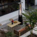 Calentador de Patio OuterMust PH02 48000 BTU Torre Piramidal Propano Negro con Ruedas y Tubo de Vidrio