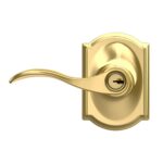 SCHLAGE Accent Lever with Camelot Trim Keyed Entry Lock in Bright Brass - F51A Acc 605 CAM (Pack of 8)