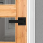 Kwikset Singapore - Manija de puerta de privacidad interior con cerradura, palanca de puerta para baño y dormitorio, neg