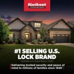 Kwikset Halifax - Manija de puerta de privacidad interior con cerradura, palanca para baño y habitación, negro mate, cer