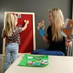 Caballete de Aprendizaje STEM 4 en 1 Constructive Playthings AMZ-6086 de Madera Beige 47 Pulgadas