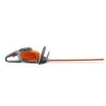 Cortasetos Husqvarna 115iHD55 de Batería Naranja Ancho de Corte 55 Centímetros con Batería B140 y Cargador QC80