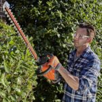 Cortasetos Husqvarna 115iHD55 de Batería Naranja Ancho de Corte 55 Centímetros con Batería B140 y Cargador QC80
