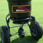 Esparcidor de empuje Brinly Hardy P20-500BHDF-A2 capacidad 50 libras color negro plano