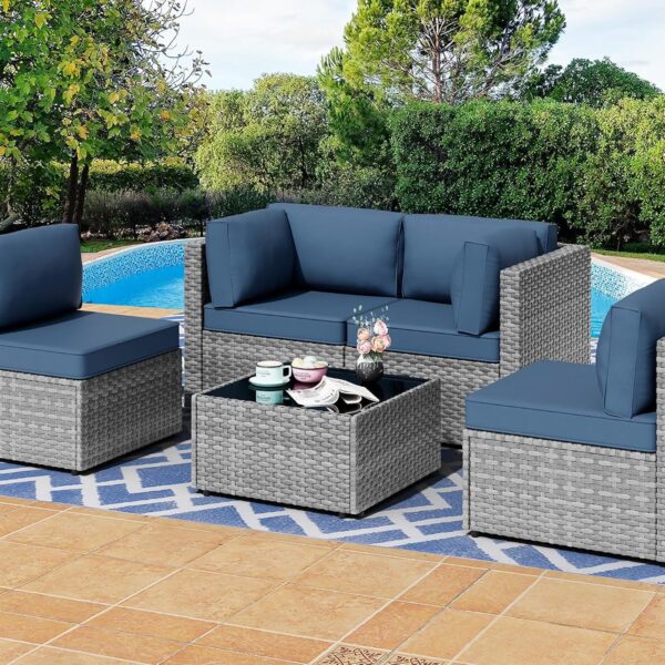 Juego de Muebles para Patio Shintenchi STC-YSTB-5 5 Piezas Mimbre PE Gris Cojines Azul Egeo y Mesa con Tapa de Cristal