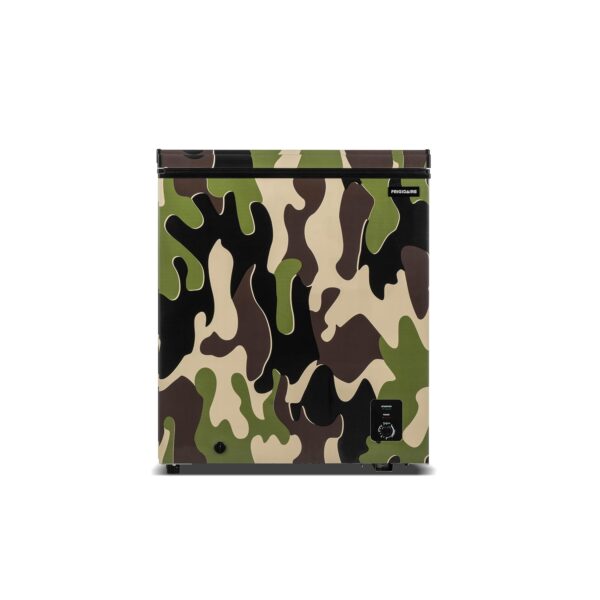 FRIGIDAIRE EFRF516CAMO - Congelador profundo de pecho, listo para garaje, 5.0 pies cúbicos de capacidad, cesta de alambr