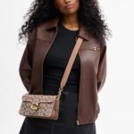 Bolso de Hombro Coach Tabby 26 Crystal Signature CDZ34 Jacquard y Cuero Napa con Cristales Color Latón/Seta