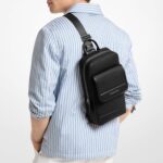 Slingpack Michael Kors Jet Set Touring 33S6LJSC2L-001 Cuero Negro Herrajes Plateados Mediana