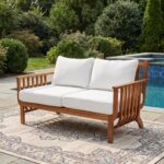 Loveseat de Patio Christopher Knight Home Modelo 385802 Madera de Acacia Sólida Estilo Mid-Century Modern 2 Plazas Color