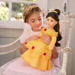 Muñeca American Girl Disney Princesa Belle 18 Pulgadas Cabello Castaño Ondulado Ojos Color Avellana con Mrs Potts Chip y